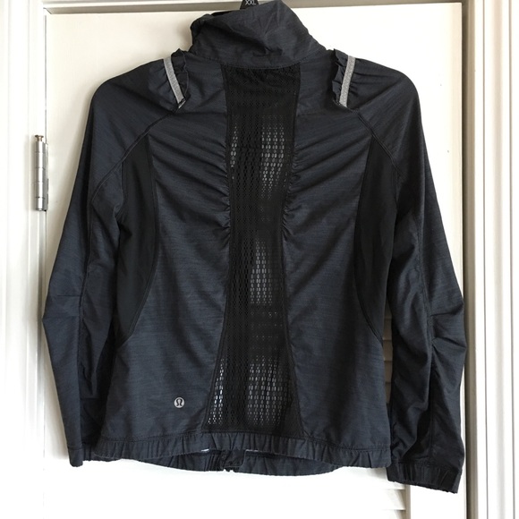 Lululemon Women’s Run Nada Jacket SZ 2 - Picture 3 of 8